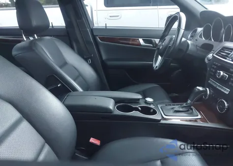 2014 Mercedes-Benz C 250 Luxury/Sport из США, поврежденный, VIN WDDGF4HB7EG205572